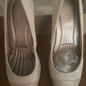 🌹Comfortable Easy Spirit 2 inch heel nude pumps🌹